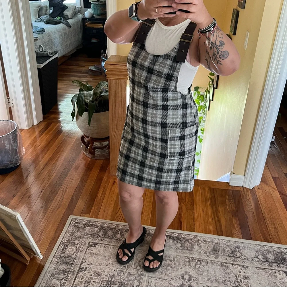 Dress - Picture 1 of 5